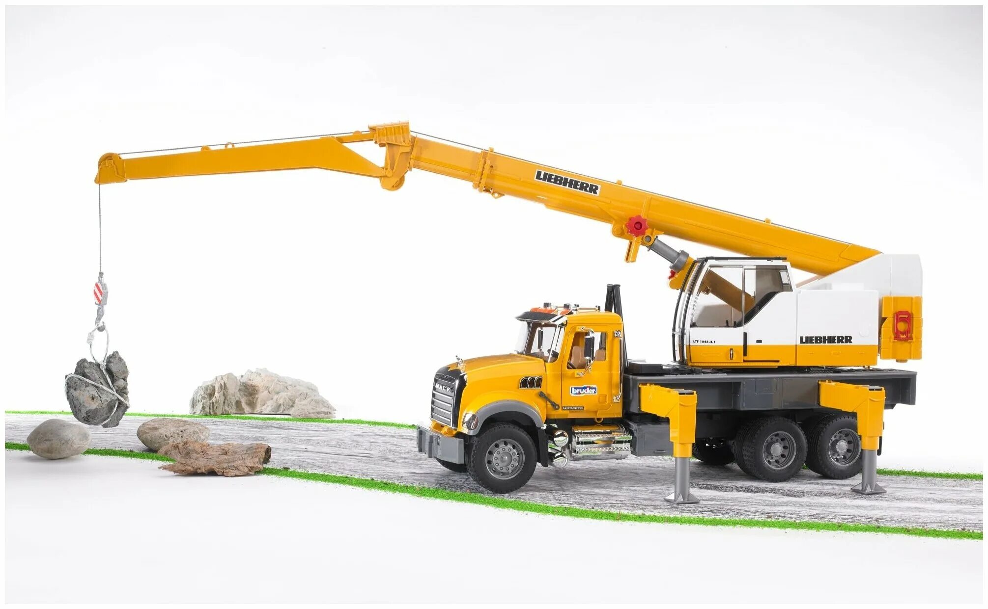 машина с краном как называется. лесовоз double eagle mercedes-benz arocs (e352-003) 1:20 38 см. Liebherr ltm 1300-6. Daewoo 25т автокран. Xcmg qy12.