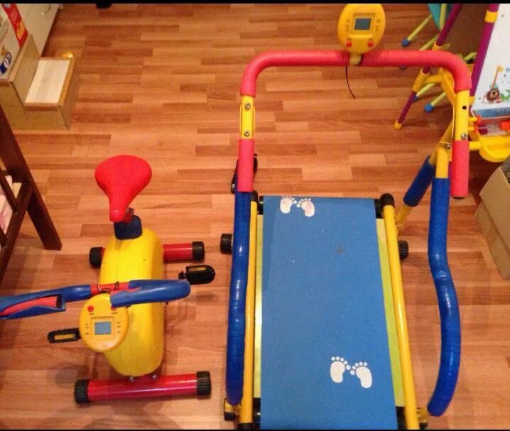 Беговая дорожка картинка для детей. Беговая дорожка moove fun sh-01c. Беговая для детей. Тренажер детский беговая дорожка механическая 720 590 770 мм. Детские домашние тренажеры.