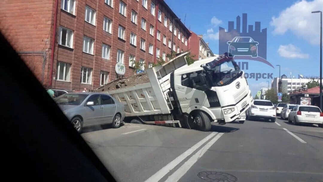 щас приду картинка. камаз ломовоз бортовой. загрузка подождите.