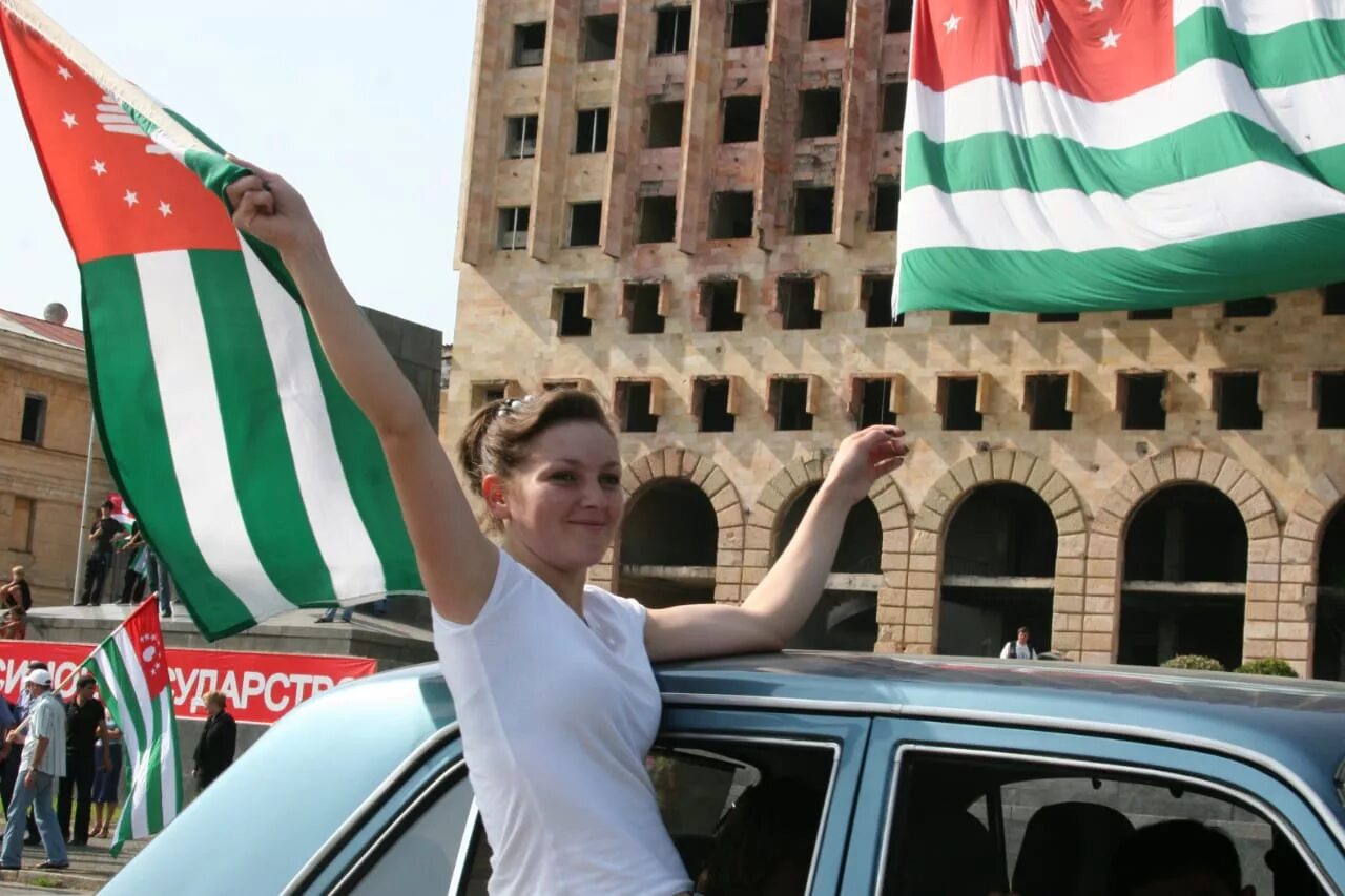 Сднëм независимости Абхазии. Флаг Абхазии. Признания независимости Республики Абхазия. Флаг Республики Абхазия.