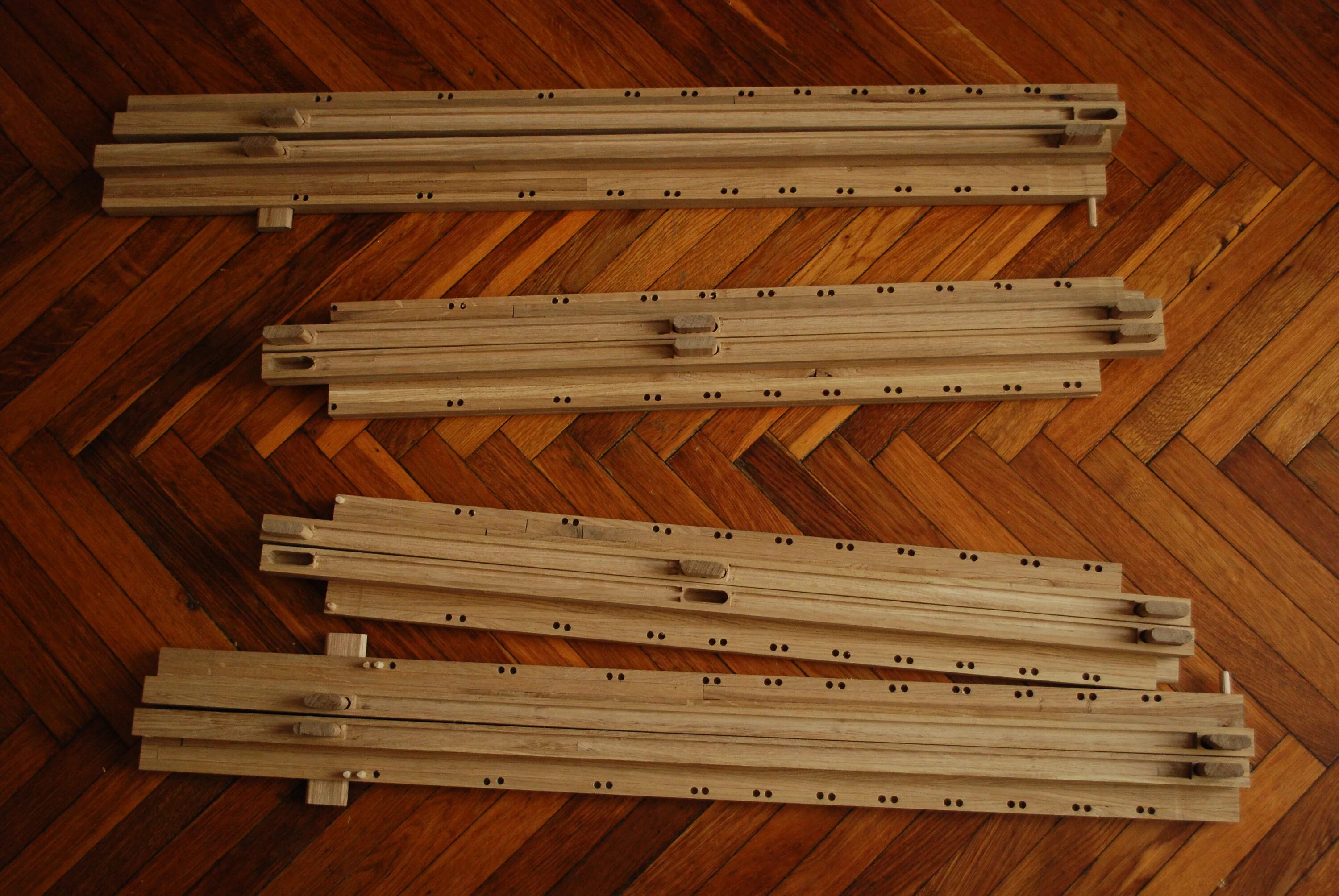 деревянный выдвижной ящик. деревянный выдвижной ящик. деревянная направляющая. ящики на деревянных направляющих. рейка дуб 50х22.