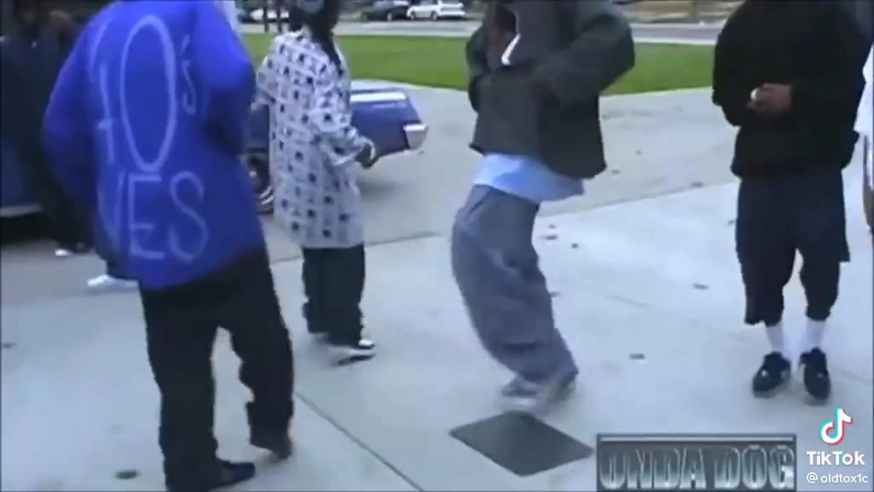 Crip walk. Гифки crips. c walk танец. c walk гиф.