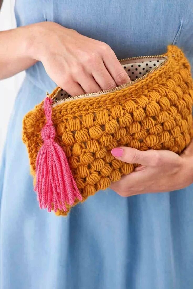 Вязаная сумка клатч. Эконика клатч макраме. Вязанные крючком клатч. Вязаные клатчи. Сумка клатч вязаная крючком.