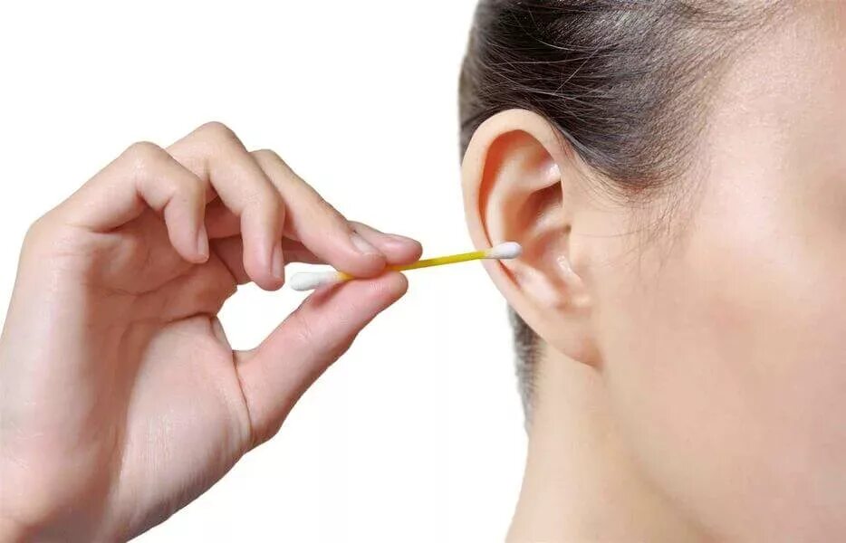 Clean ear. Палочки для ушей. Чистка ушей ватными палочками. Чистка уха ватной палочкой.