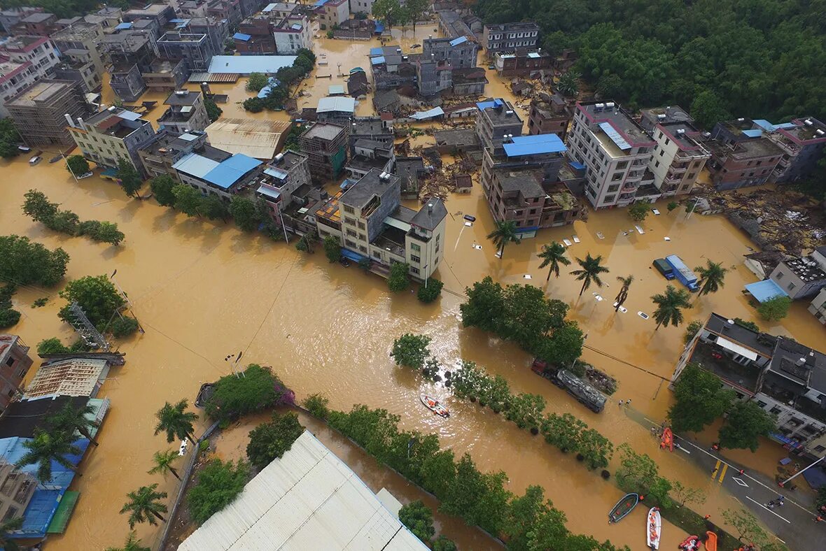 Disasters pictures. Стихийные бедствия. Природные катаклизмы наводнение. Катастрофические наводнения. Стихийные явления наводнения.