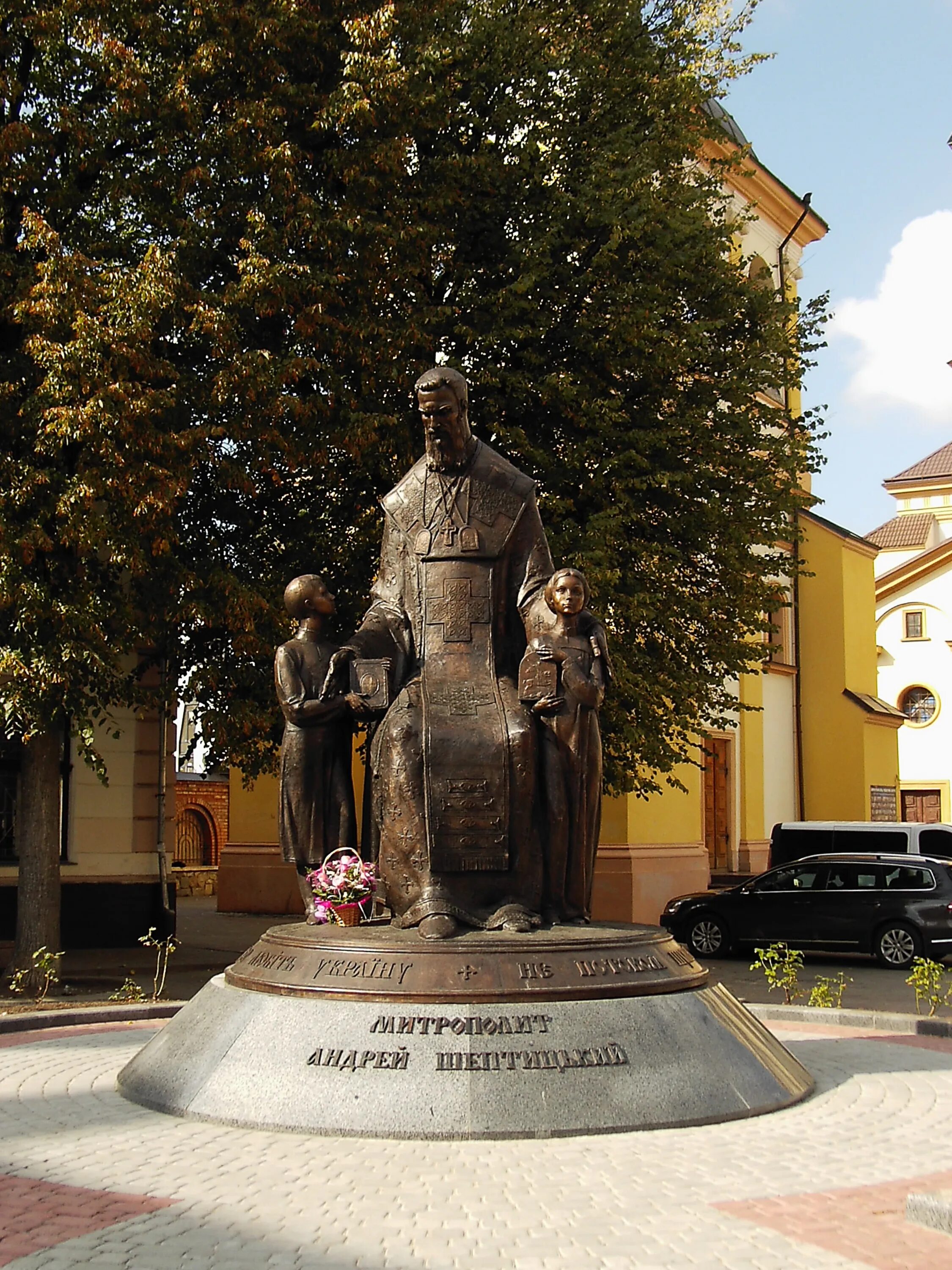 Памятник Андрею Шептицкому (Ивано-Франковск). Памятник Андрею Шептицкому. Ивано Франковск памятники. Ивано-Франковск достопримечательности. Д пам