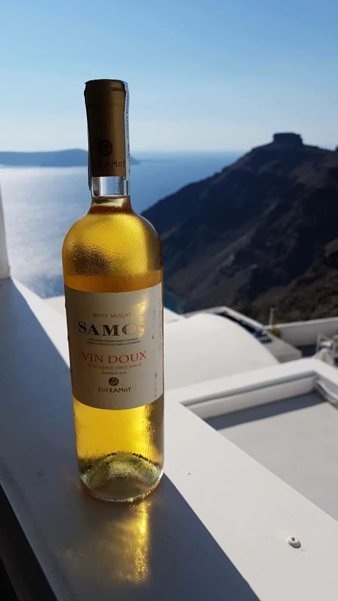 Молодое вино из греции 6 букв. Вино самос. samos vin doux. apelia вино греция. греческое белое вино.