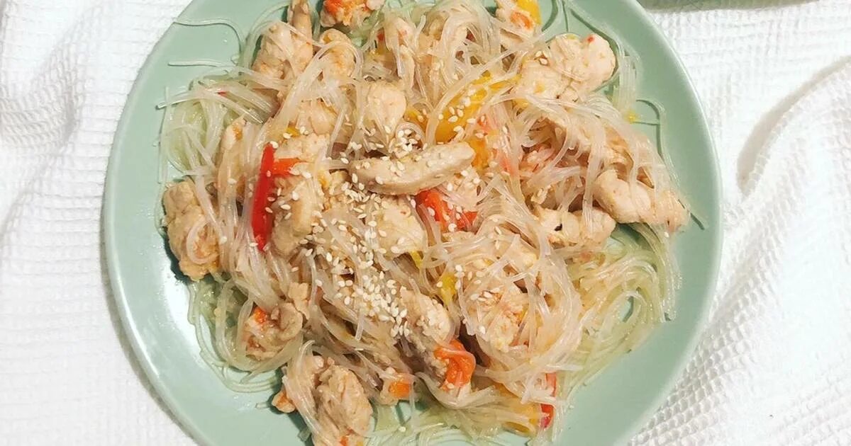 Фунчоза с сливками. Фунчоза с сливками. Фунчоза с курицей и грибами в сливочном соусе. Фунчоза с сливками. Фунчоза мидори.