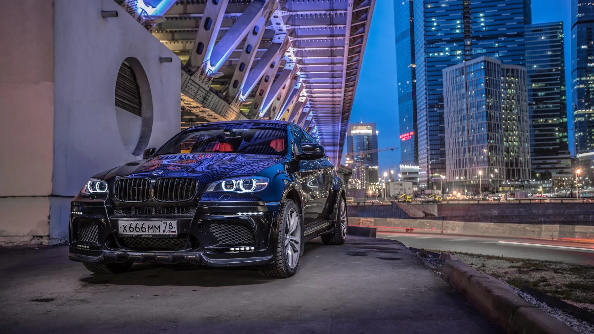 Bmw x6 бензин. BMW x5m 2022. BMW x6m 2022. BMW x6 m50i. БМВ х5 и х6.