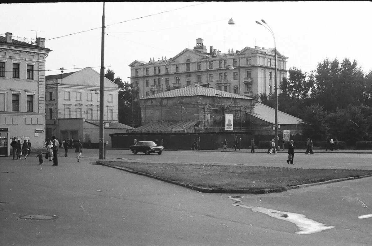 Колхозная площадь 3 дом. Ул Сретенка в 1980 году. Сухаревская, Москва, улица Сретенка. Улица Сретенка в Москве СССР. Улица Сретенка сквер.