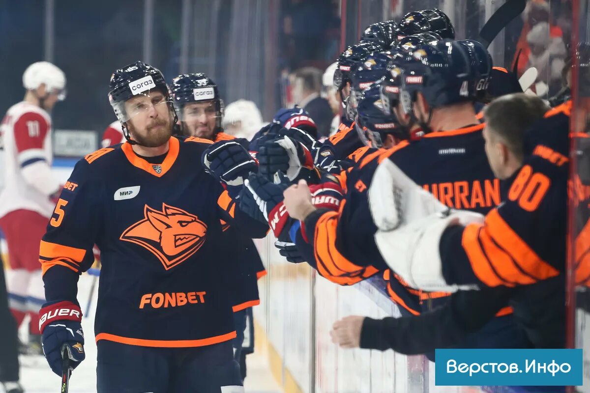 Магнитогорск вчера как сыграл. Металлург магнитогорск 2019. кхл металлург магнитогорск. драки металлурга магнитогорск. хоккей металлург магнитогорск силовой прием.