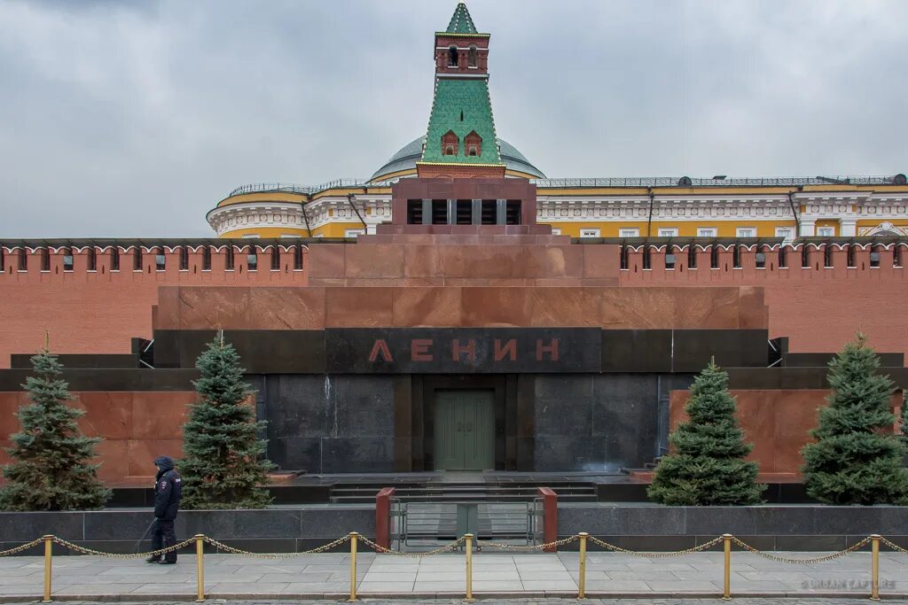 Автор мавзолея ленина. Мавзолей в.и Ленина на красной площади в Москве. Мавзолей Ленина в Москве. Ленин на красной площади в мавзолее.