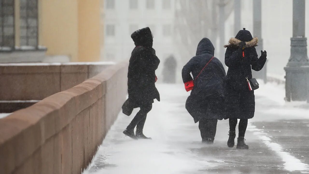 В марте будут морозы в москве. Морозы в России. Оранжевый уровень опасности в Москве. 30 Градусный Мороз в Москве. Уровни погодной опасности в Москве.