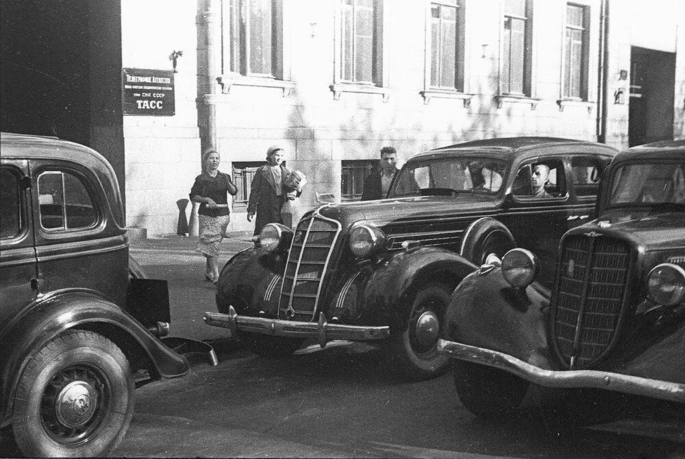 ГАЗ м1 НКВД. ЗИС 101. ЗИС-101 такси. ГАЗ-м1 ЗИС-101. Улицы москвы 1930 годов