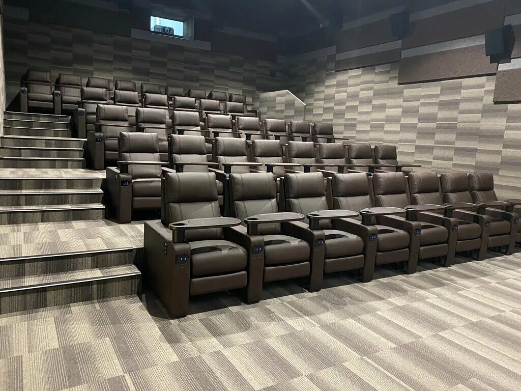 Сильвер синема калининград балтия молл. Вип зал в кинотеатре сильвер. Кинотеатр балтия молл калининград сеансов. Кинотеатр подольск сильвер. Кинотеатр сильвер синема калининград.
