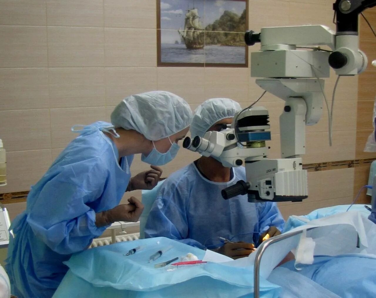 Хирургическая операция на глаза. Операция на катаракту глаза.