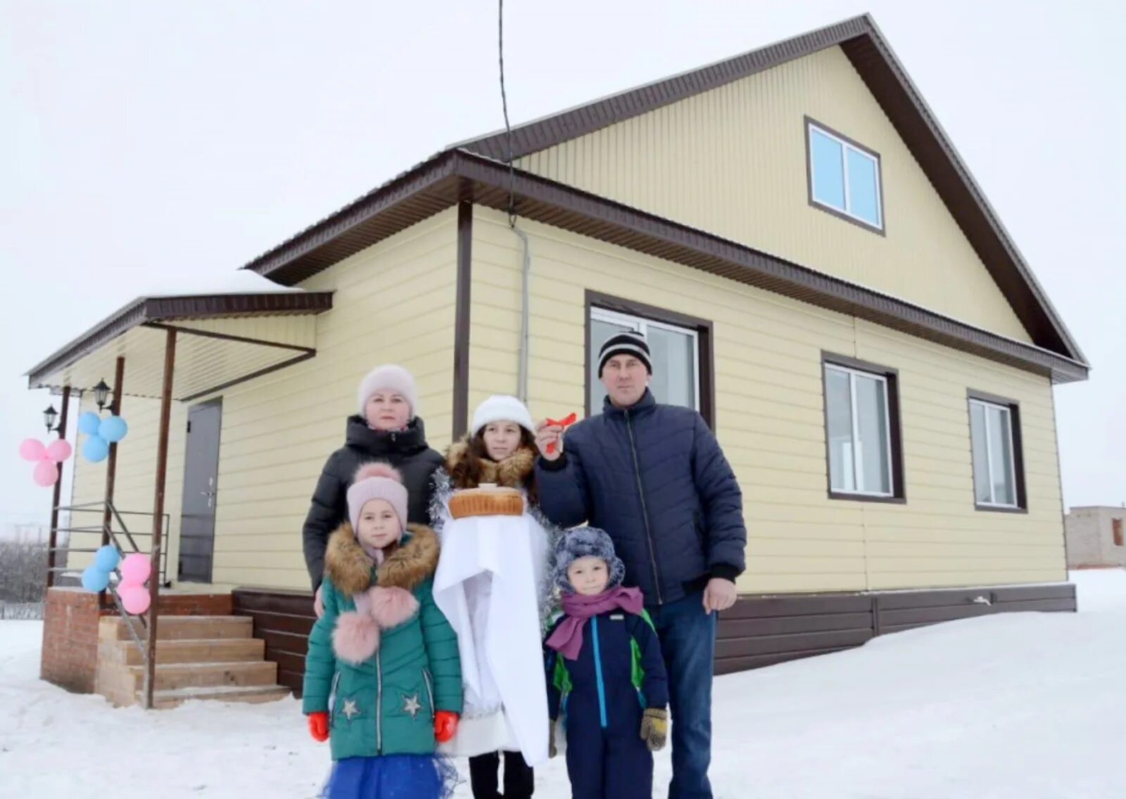 Купить дом многодетной семье. Многодетные семьи Башкортостан. Семья Башкирия. Дом в деревне для многодетной семьи. Дома для многодетных семей в Белгородской.