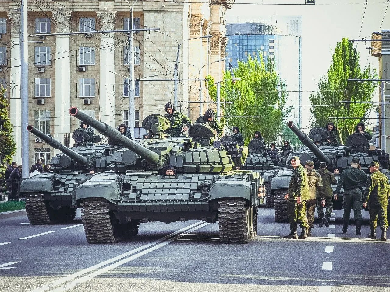 Военный доне. Танки т 72 Донецк ДНР. ДНР ЛНР парад. Парад Победы в техника ЛНР ДНР. Парад военной техники в ДНР.