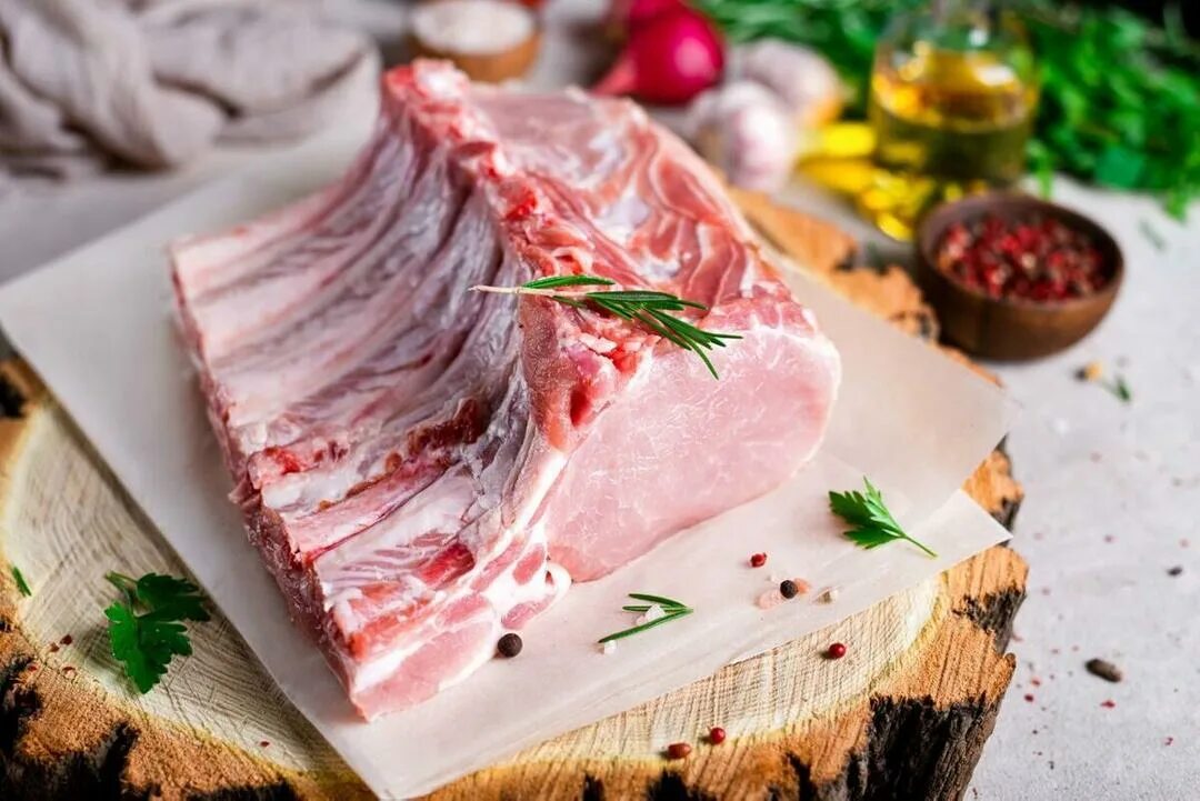 корейка свиная без кости. как выглядит корейка свиная. мясо свинина корейка. свинина на кости (туши, полутуши, отруб, разруб) охл 219,5. карбонат свиной.