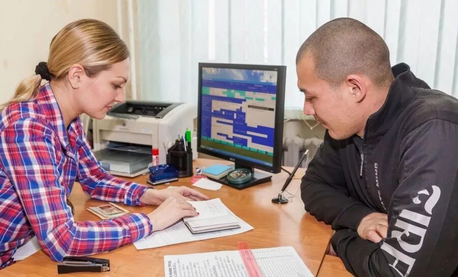 трудоустройство граждан. ресоциализация освободившихся из мест лишения свободы. трудоустройства лиц из мест лишения свободы. картинка цзн с освобожденными из мест. трудоустройства лиц из мест лишения свободы.