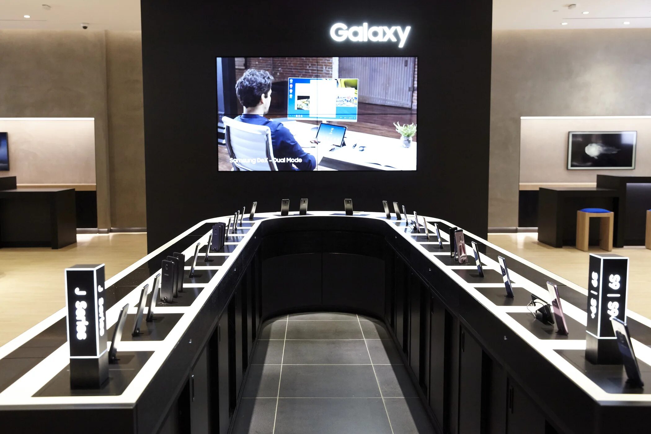 Mode store mode store. Самсунг стор. shop in shop samsung. samsung new in store. samsung магазин.