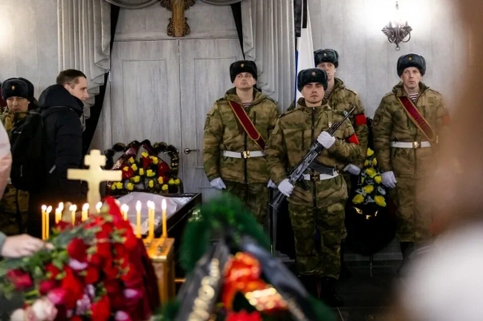 Гибнут на сво. Российский солдат фото.