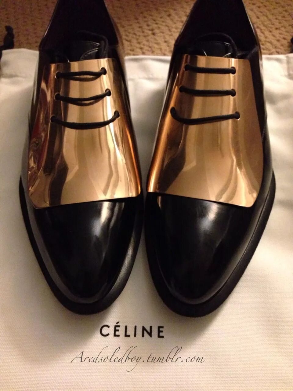 Celine туфли для сотрудников. Celine туфли. Celine ботинки белые. Celine туфли фиби. Тапочки селин.