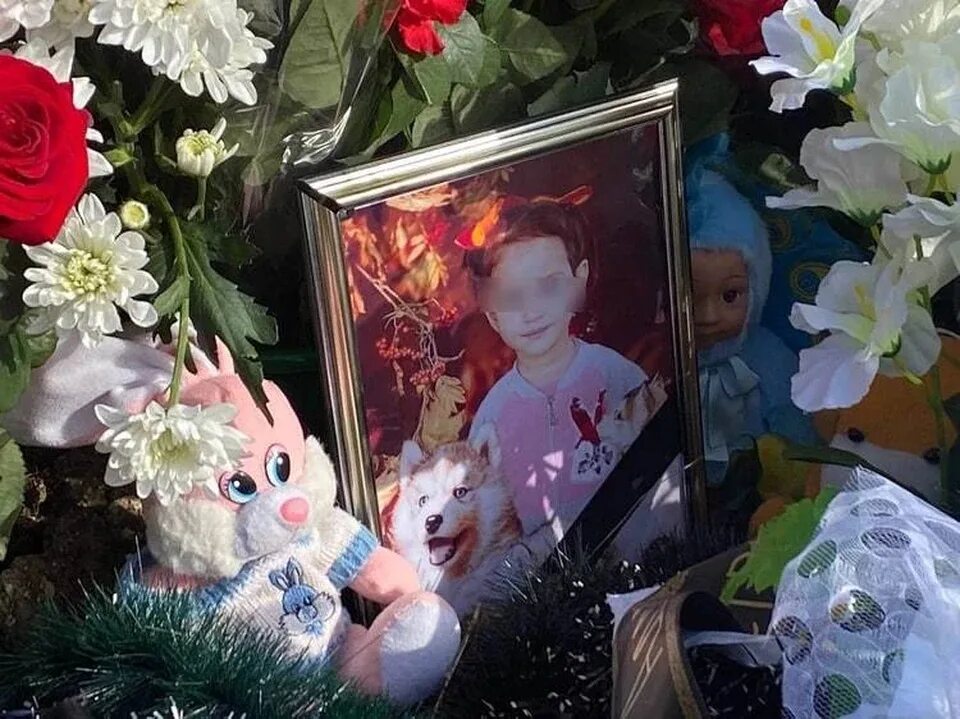 Дети гибла. Могилы детей погибших в детском саду. Похороны детей детский сад. Похороны детей в Ульяновской области.