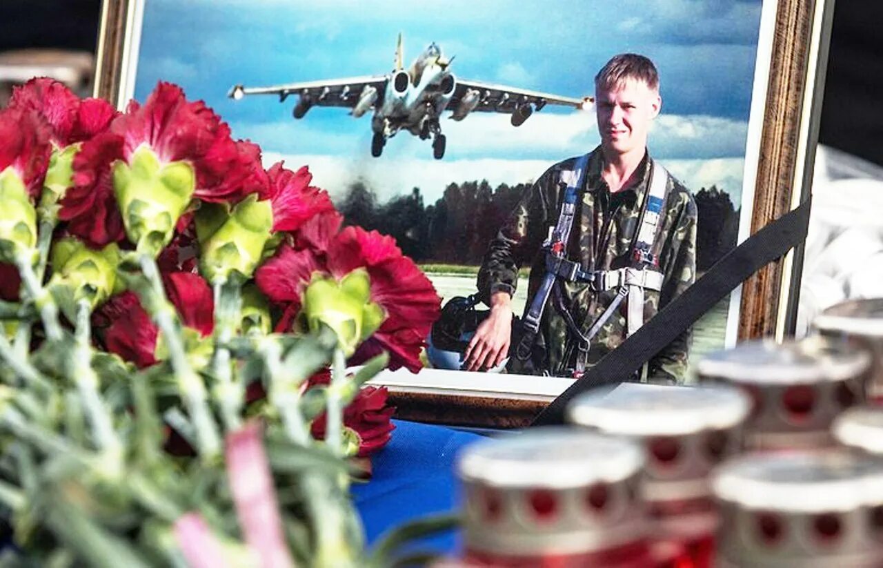 Евгений кузнецов летчик палубной авиации. Умирающий пилот. Умирающий пилот. Самолет ульяновск авиакатастрофа. Умирающий пилот.