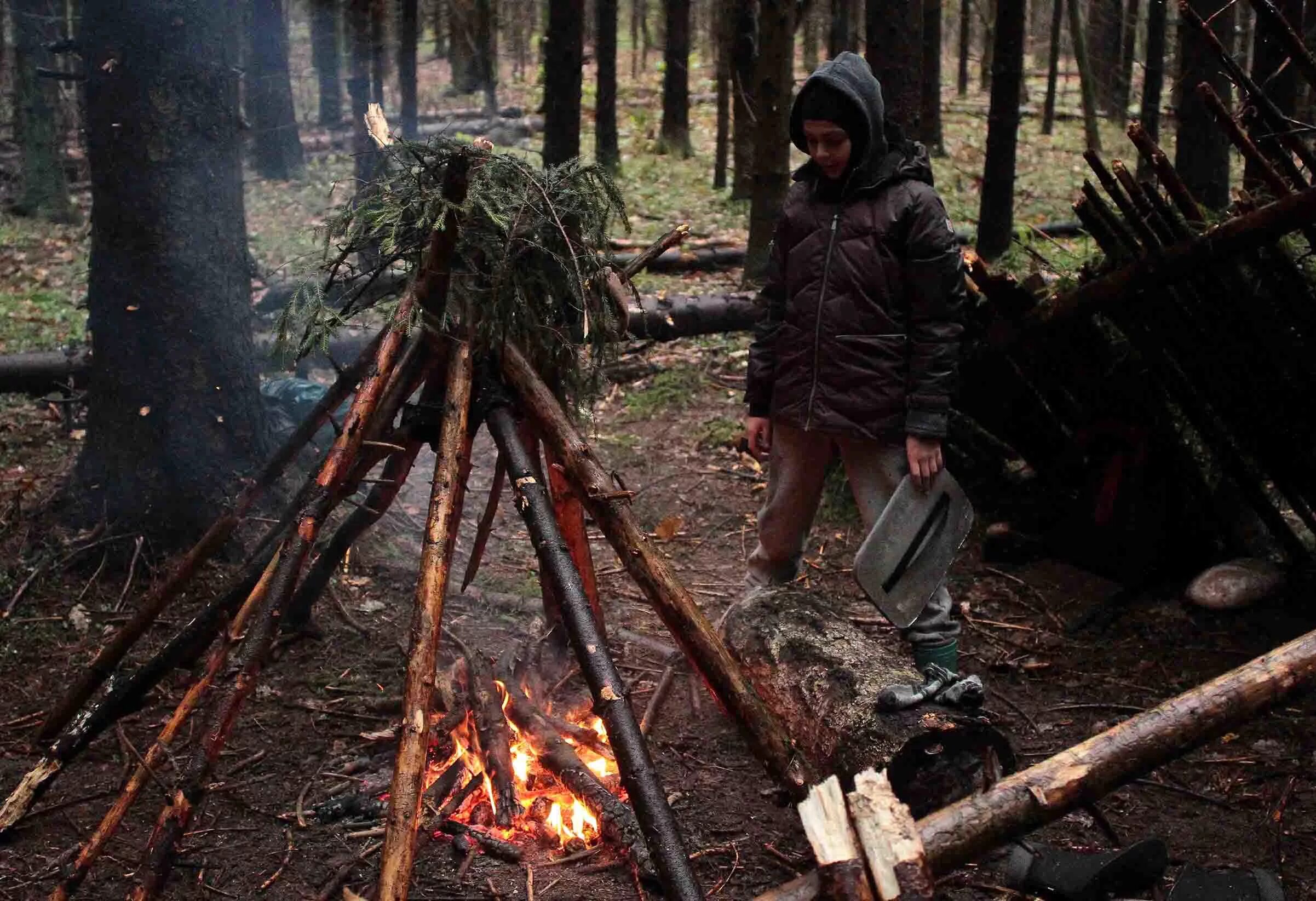 выжить в сарканде. беар гриллс. выживание в природных условиях. девушка в горах. бушкрафт выживание в дикой природе.