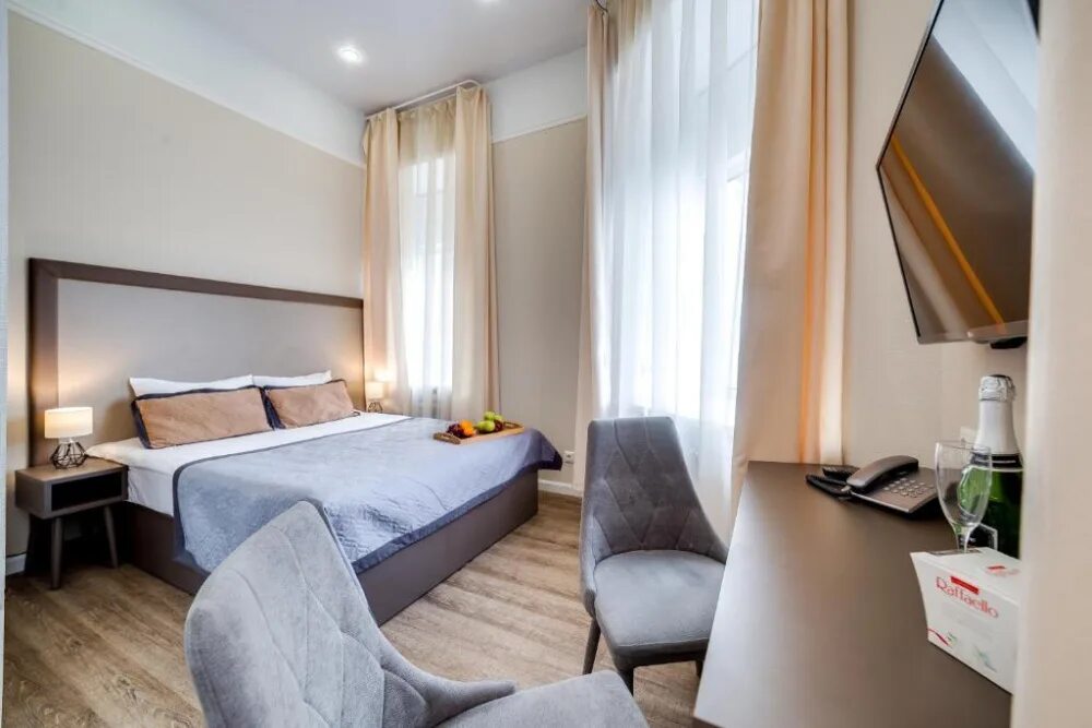Roof story питер отель. Лотман санкт петербург. Lotman boutique hotel санкт-петербург. Отель 1852 санкт-петербург. Лотман санкт петербург.