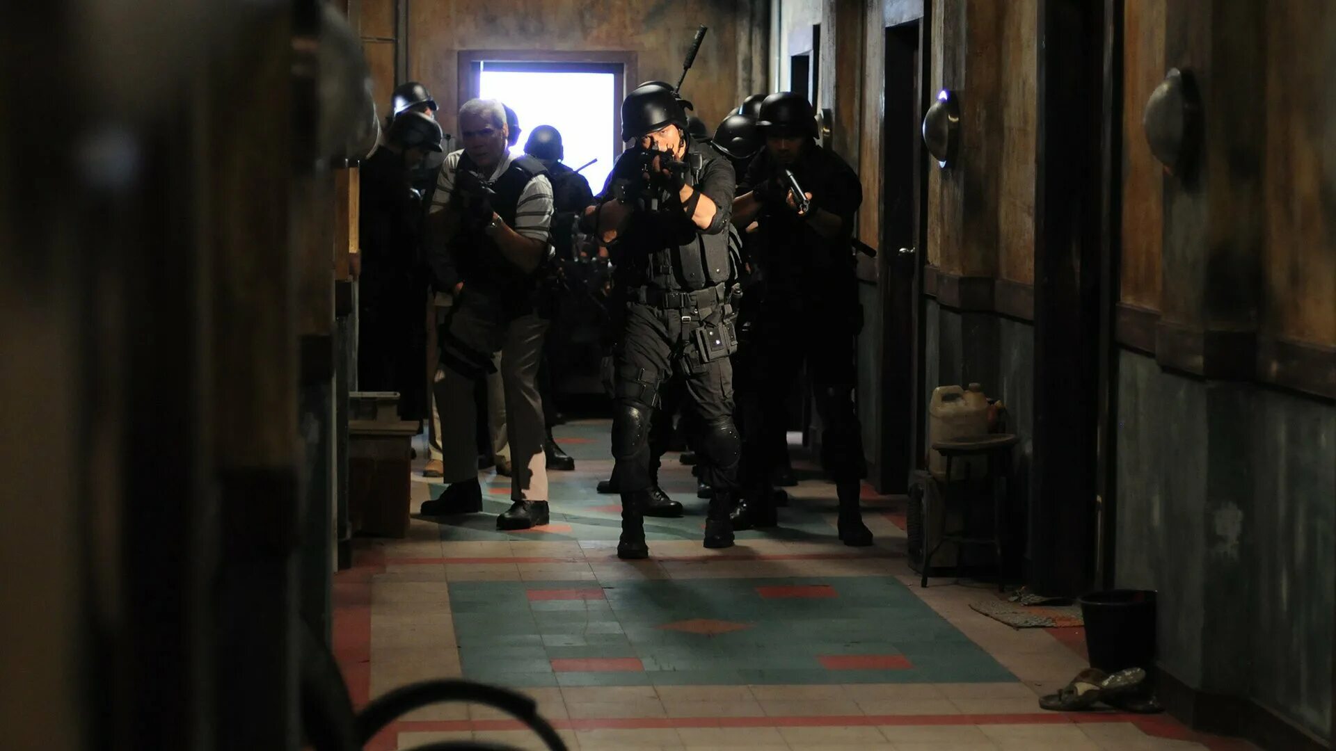 Элита спецназа фильм 2002. Опасный отряд сериал. Заходит в отряд. Штурмовой спецназ в америке. Заходит в отряд.