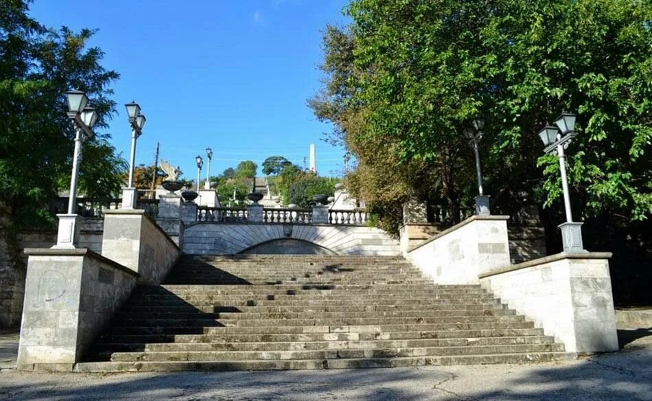 Большая Митридатская лестница в Керчи. Керчь. Митридатская лестница. Керчь лестница на Митридат. Достопримечательности Керчи Митридатская лестница.