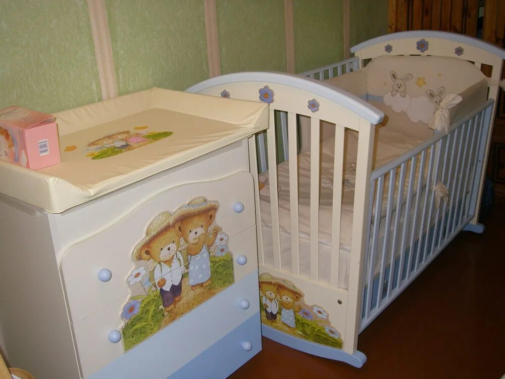 Авито кроватки для новорожденных б. Кроватки для новорожденных с комодом. Детские кроватки для новорожденных мальчиков. Кроватка люлька с комодом. Мебель для грудничков.