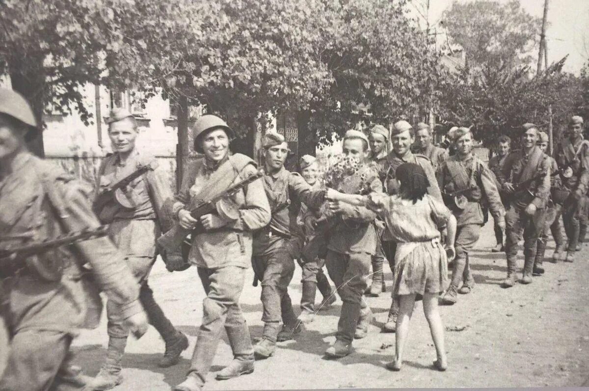 Освобождение городов орел и белгород. Освобождение города орла в 1943 году. Освобождение города орла 5 августа 1943 года. Освобождение Белгорода 1943. Освобождение горла 1943 год.