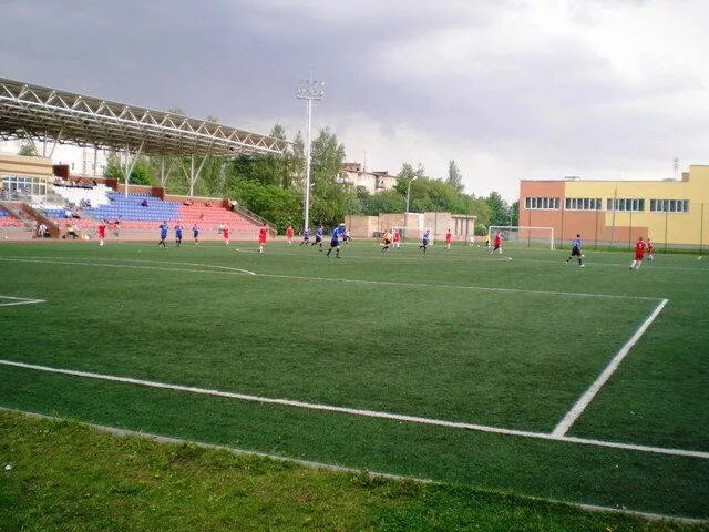 Стадион 1 школы. Стадион Орленок Звенигород. Стадион в Звенигороде футбольный. ШСК Орленок Звенигород.