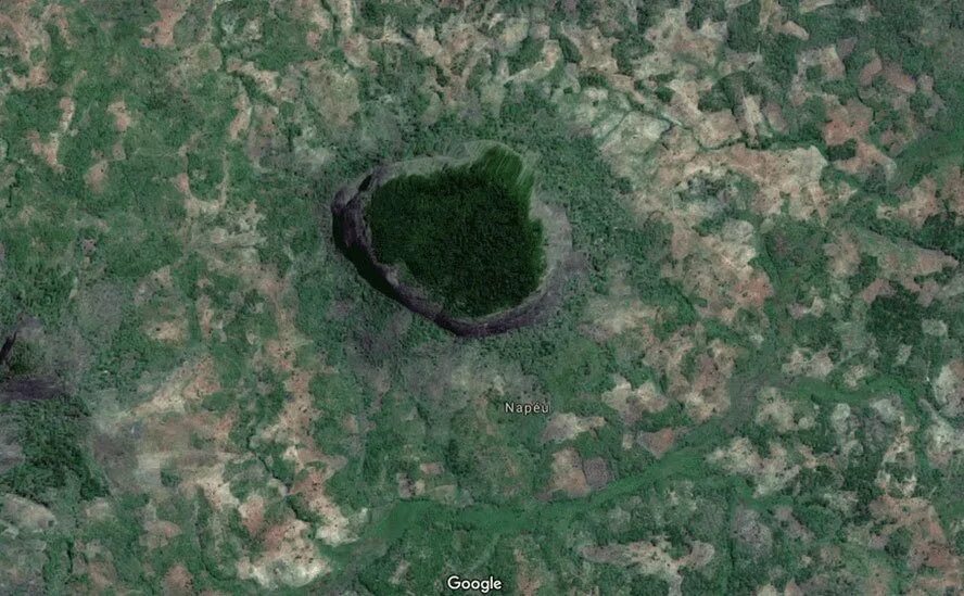 Гора лико мозамбик. Гора бинга мозамбик. Лес на горе лико в мозамбике. Гора лико. Гора лико.