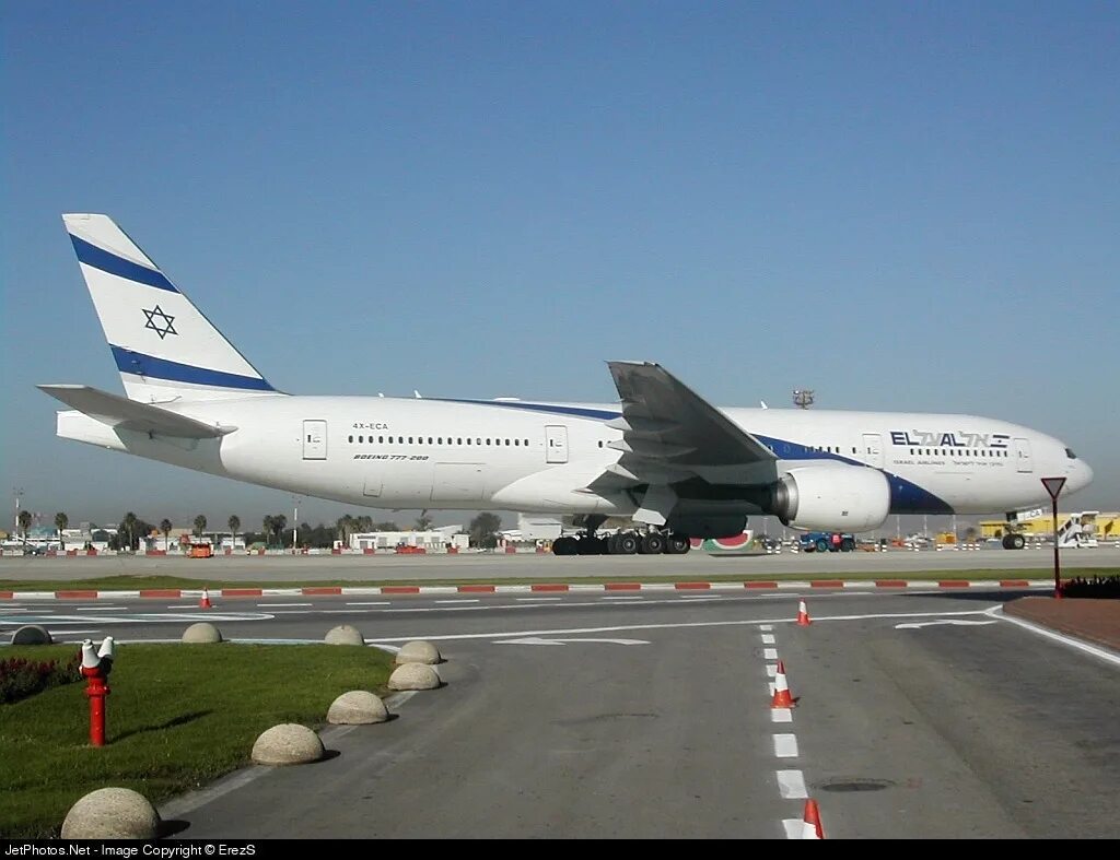 Самолеты эль аль. Боинг 777 el al. Боинг 777 в Эль Аль. B747 Тель Авив. Тель Авив с самолета.
