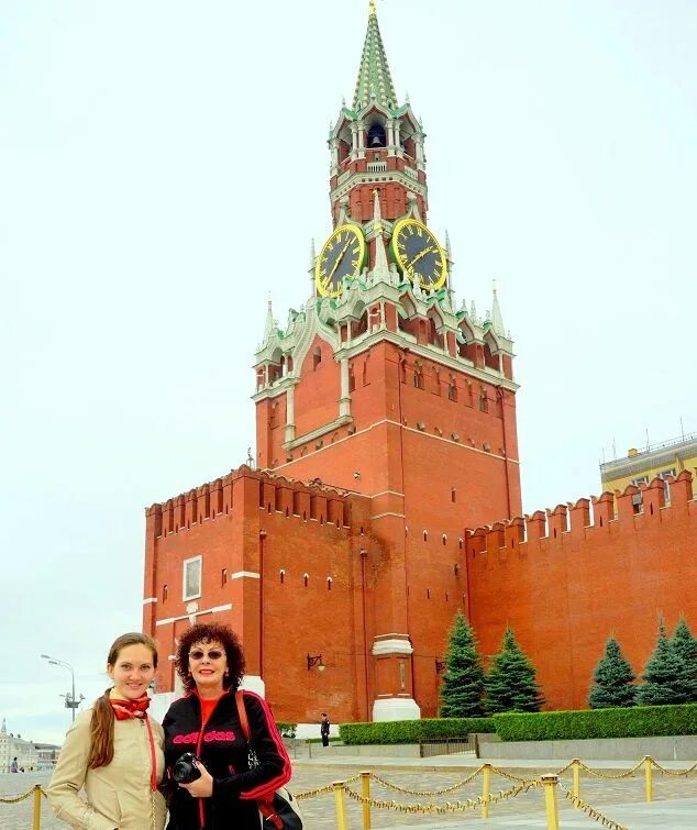 Кремль Москва. Красный Кремль. Достопримечательности Москвы для детей. Кремль вблизи. The kremlin has been