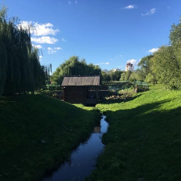 Река жужа в москве где находится. Река жужа. река жужа в москве. река жужа в коломенском. мельница на реке жужа в коломенском.
