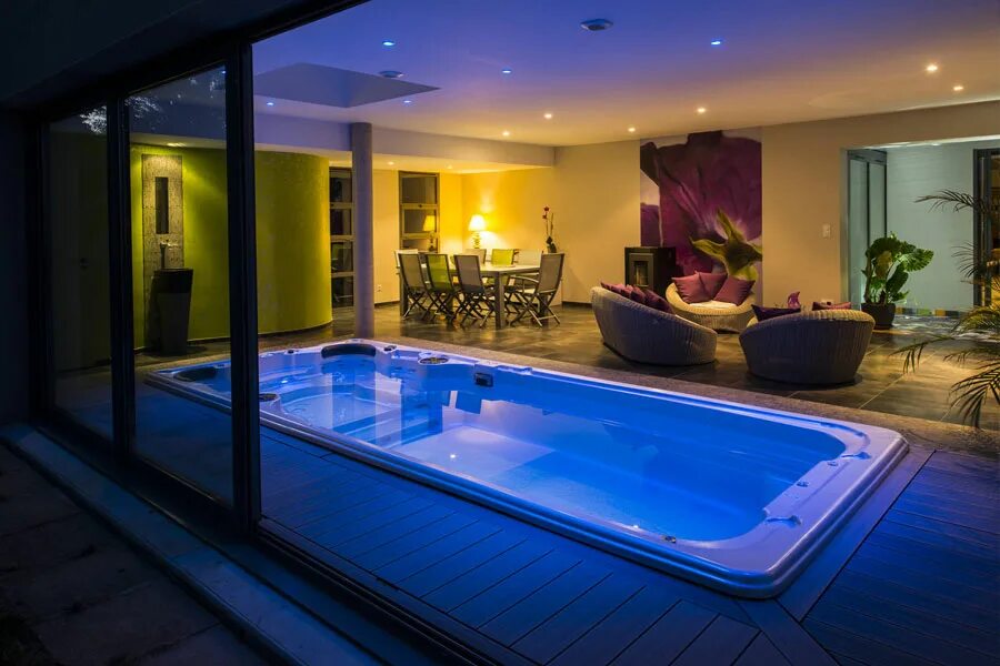 Бассейн спа so spa. Victoria spa джакузи. бассейн с джакузи. плавательный спа. джакузи во дворе.