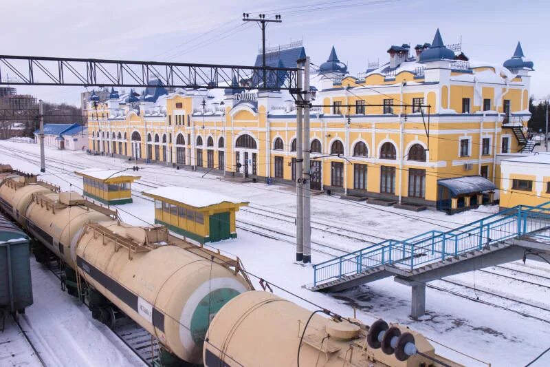 Вокзал г томск. Станция Томск 1. ЖД вокзал Томск. Вокзал Томск 1 зимой. Грузовая Железнодорожная станция Томск 2.