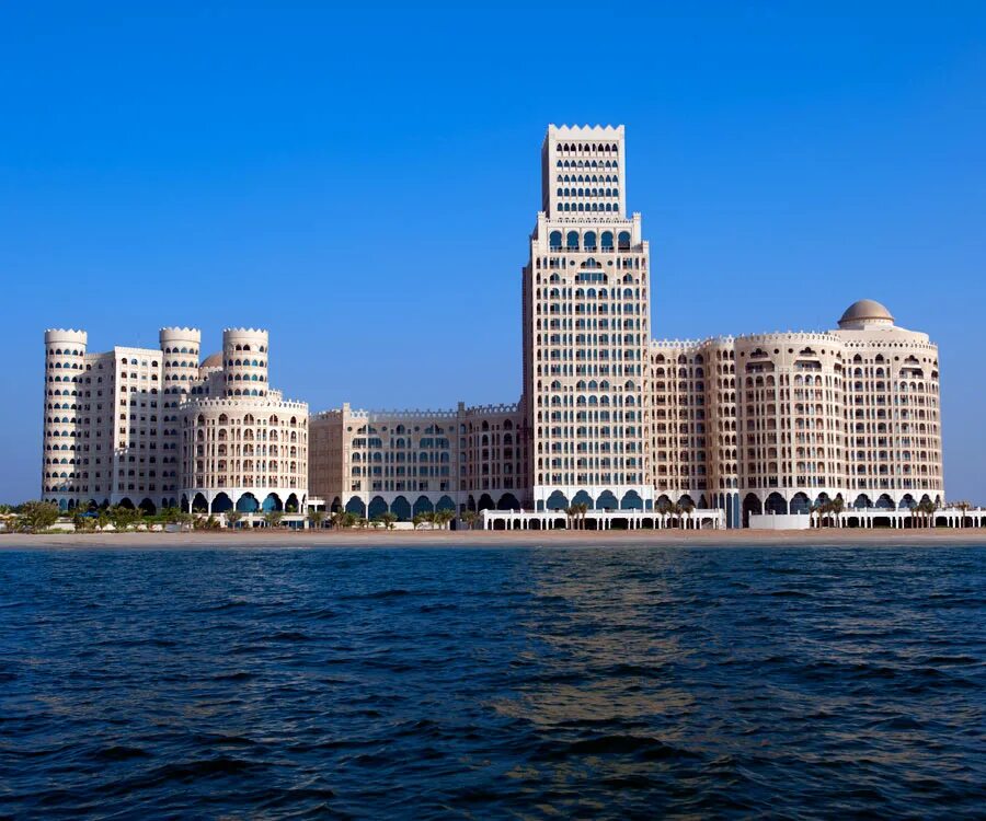 Аль хамра отель. Al Hamra рас Аль Хайма. ОАЭ отель Аль ХАМРА Резиденс. Al Hamra Residence 5 рас-Эль-Хайма. Пляж Аль ХАМРА.