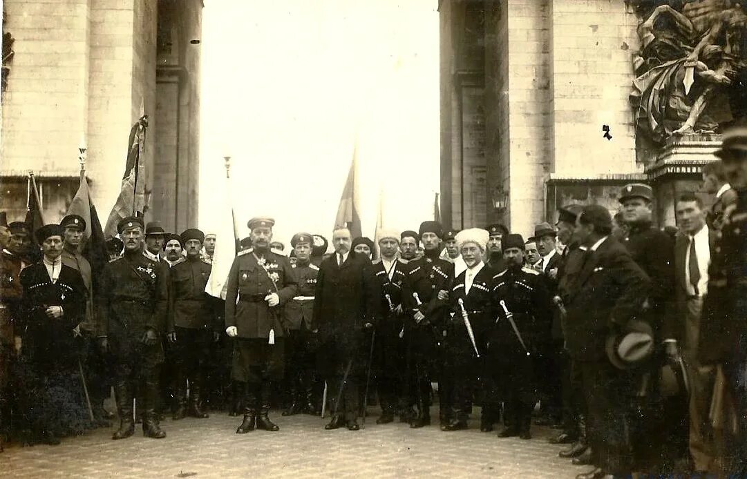 Век после революции. Русская эмиграция 1917-1920 в Париже. Русская эмиграция 1917-1920 во Франции. Эмигранты 1917 Париж. Белая эмиграция 1917.