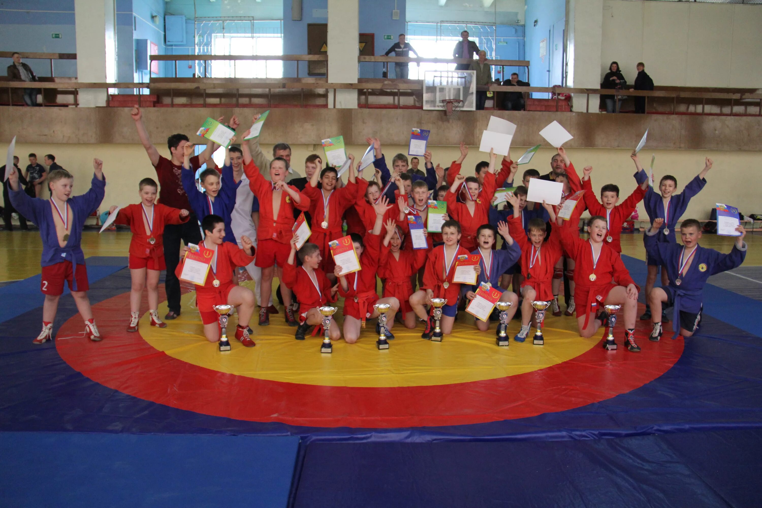 Ск лидер самбо. Самбист лыткарино максим. Самбист лыткарино. Самбисты медали. Самбист лыткарино.