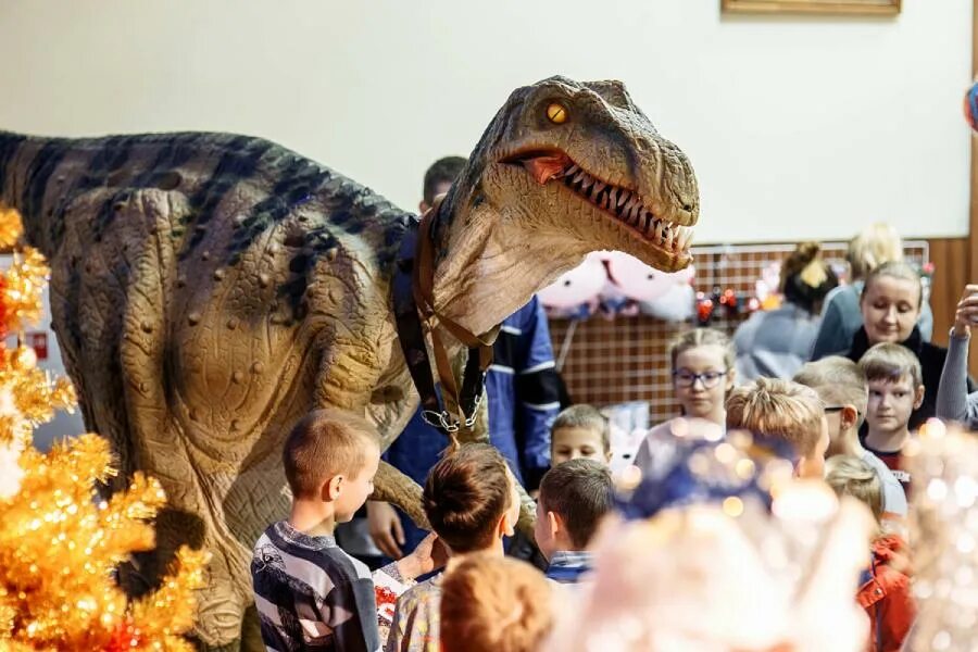 Динозавр шоу отзывы. Шоу динозавр. Шоу динозавров для детей. Шоу динозавров Кострома. Динозавр шоу Новокосино.