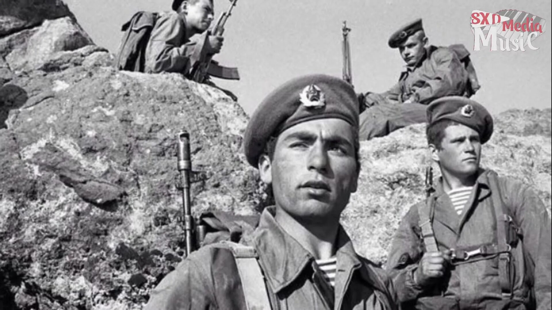 За десантников пехоту за радистов летчиков. За десантников пехоту за радистов летчиков. Летчики пограничники. 171 дшб феодосия. Воздушно-десантные войска.