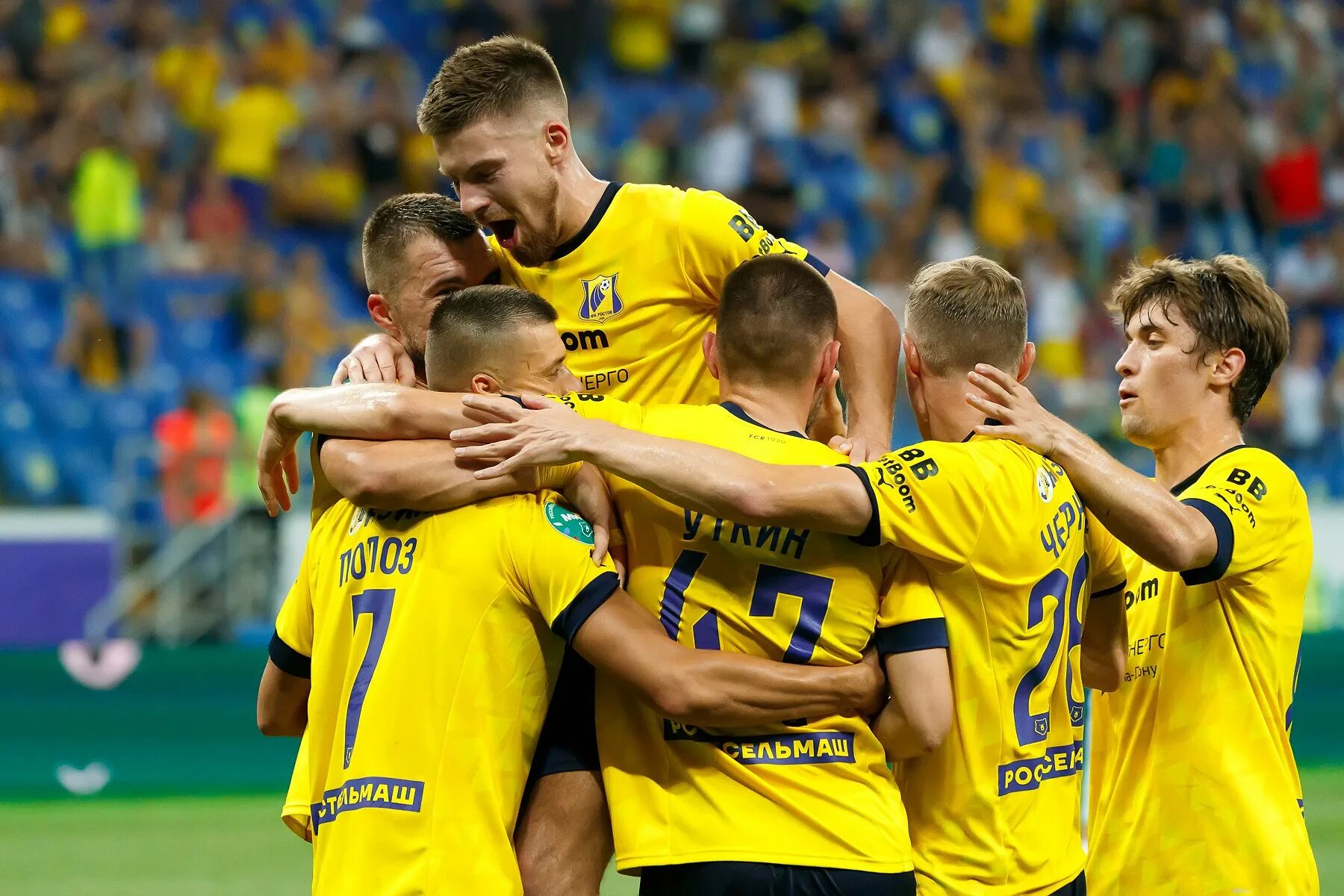 Комличенко ФК Ростов. Карпин ФК Ростов. Сильянов ФК Ростов. FC Rostov игроки ФК «Ростов» 2022 года.