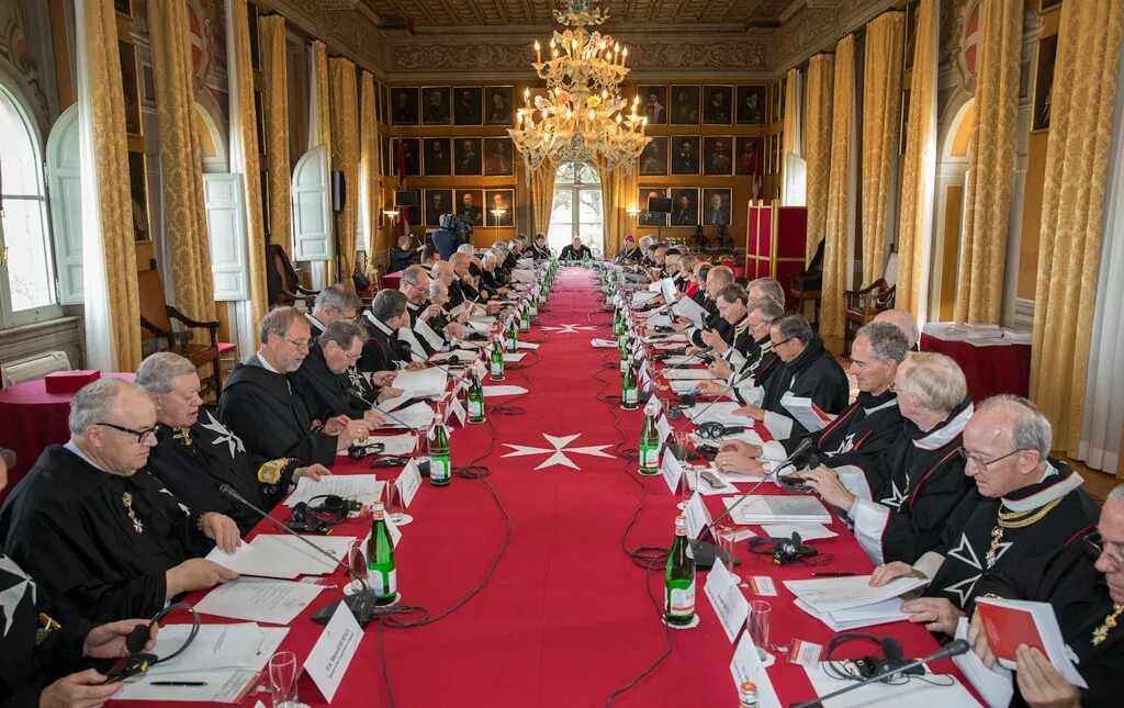 Орден святого иоанна иерусалимского мальтийский крест. Госпитальеры мальтийский орден. Мальтийский орден это. Рыцари ордена госпитальеров в мальте. Орден святого иоанна госпитальеры рыцари.