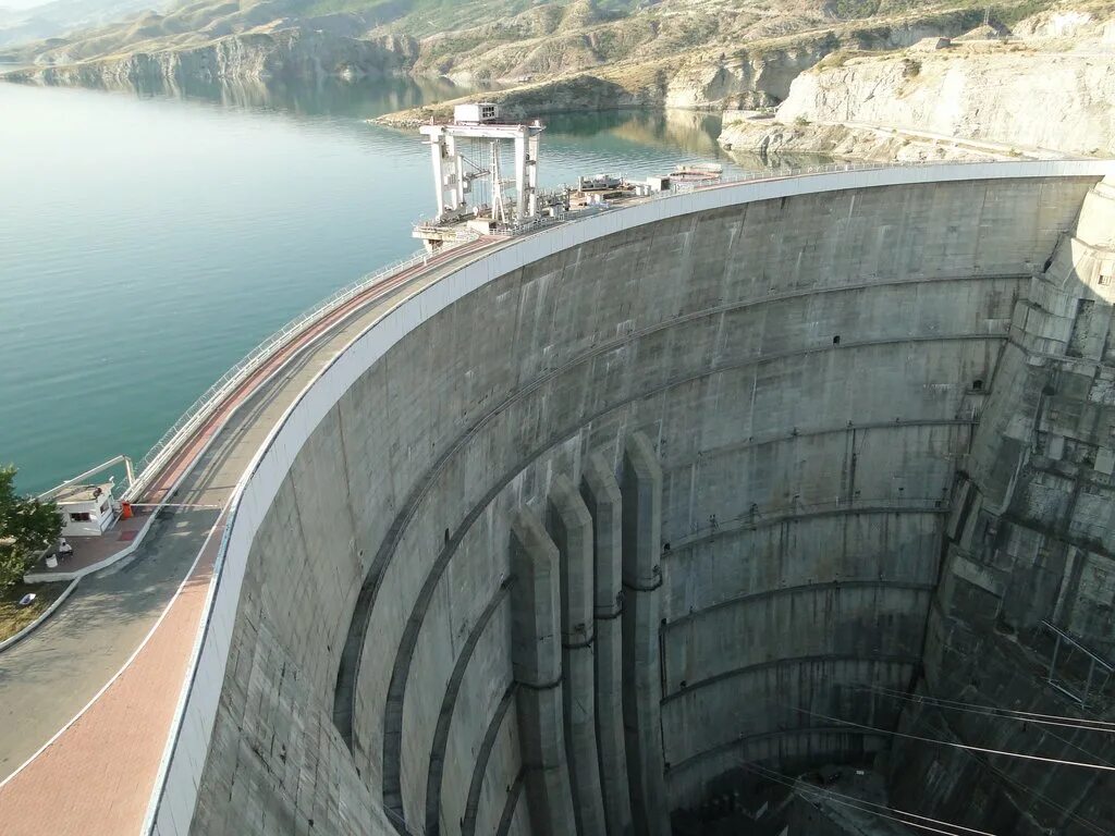 В какой стране крупнейшая гэс. Чиркейская ГЭС. ГЭС В Дагестане. Чиркейская ГЭС В Дагестане. Чиркейское водохранилище.